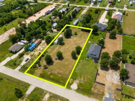 1586 County Road 3542 Cleveland TX 77327