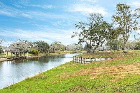 4 County Road 344 Sweeny TX 77480