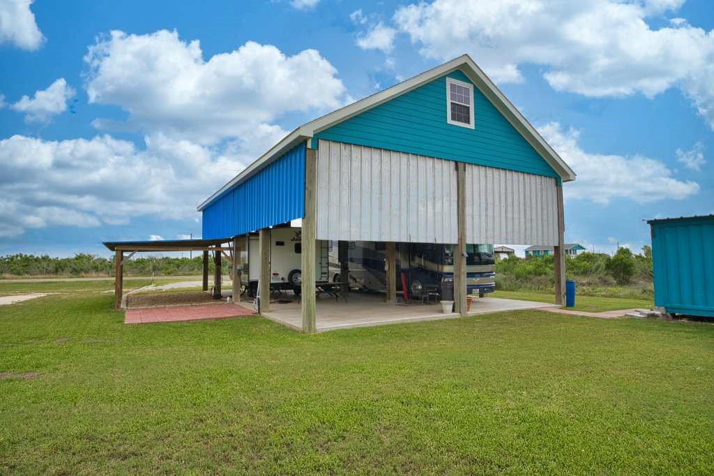6194 S South Shore Street Sargent TX 77414