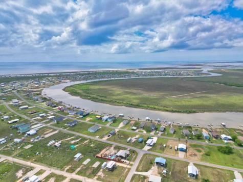 6194 S South Shore Street Sargent TX 77414