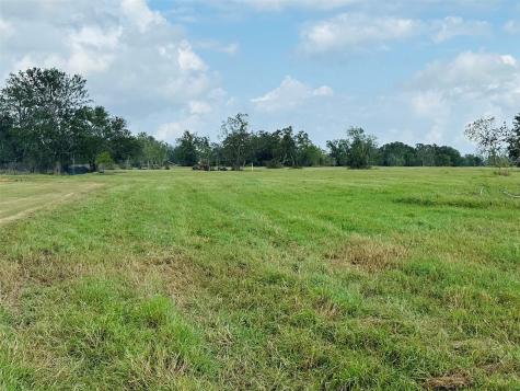 101 Trailblazer Drive Angleton TX 77515