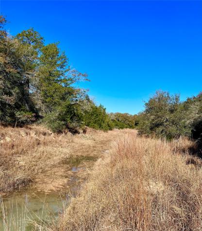 10324 Fm 530 Hallettsville TX 77964