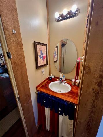 10324 Fm 530 Hallettsville TX 77964