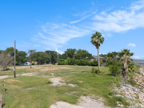 4215 Bayshore Bacliff TX 77518