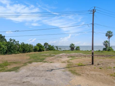 4215 Bayshore Bacliff TX 77518
