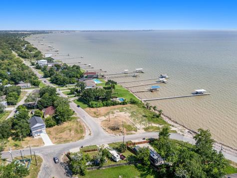 4215 Bayshore Bacliff TX 77518