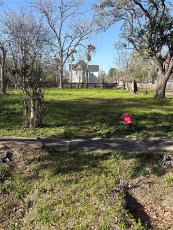 1110 Pipkin Street Beaumont TX 77705