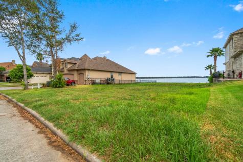 8826 Cross Country Drive Houston TX 77346
