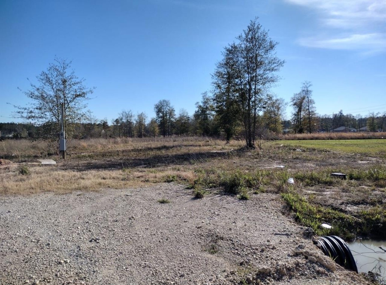 214 County Road 3556 Cleveland TX 77327