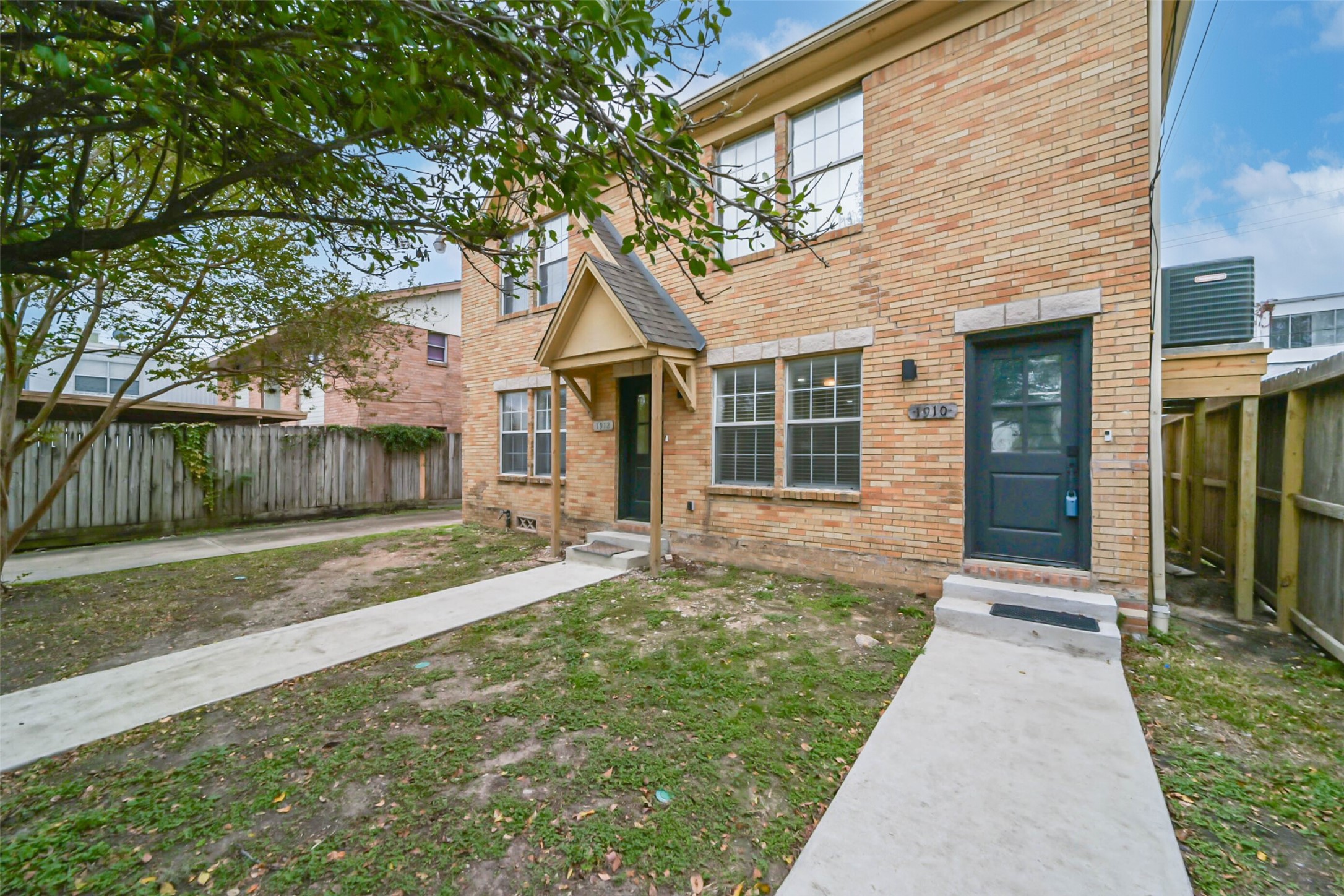 1910-1912 Mcduffie Street Houston TX 77019