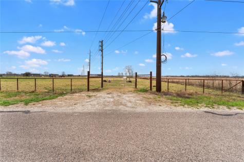 311 County Road 18 Damon TX 77430