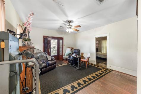 109 Carl Street Houston TX 77009