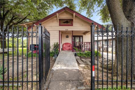 109 Carl Street Houston TX 77009