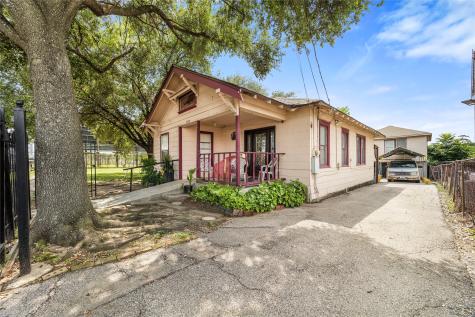 109 Carl Street Houston TX 77009