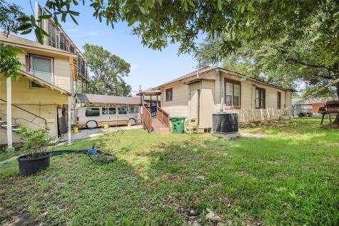 109 Carl Street Houston TX 77009