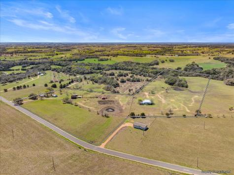 5079 Skull Creek Road Fayetteville TX 78940
