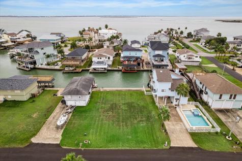 1223 Maui Drive Tiki Island TX 77554