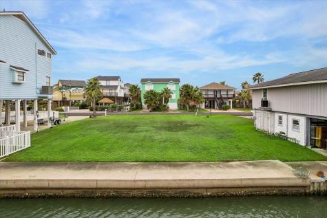 1223 Maui Drive Tiki Island TX 77554
