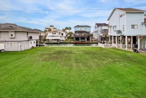1223 Maui Drive Tiki Island TX 77554