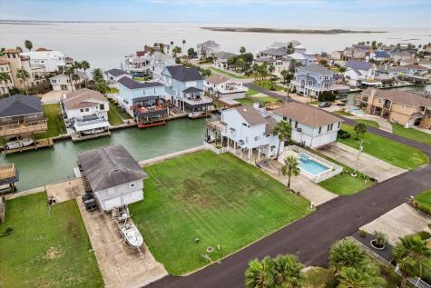 1223 Maui Drive Tiki Island TX 77554