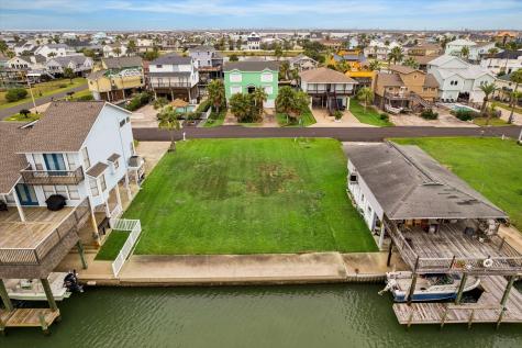 1223 Maui Drive Tiki Island TX 77554