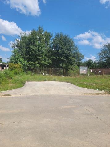 1141 County Road 3556 Cleveland TX 77327