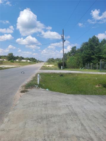 1141 County Road 3556 Cleveland TX 77327