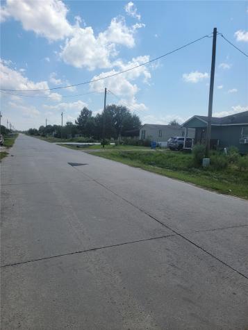 1141 County Road 3556 Cleveland TX 77327