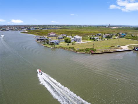 1240 E E Canal Drive Crystal Beach TX 77650