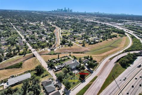 5025 Falls Street Houston TX 77026