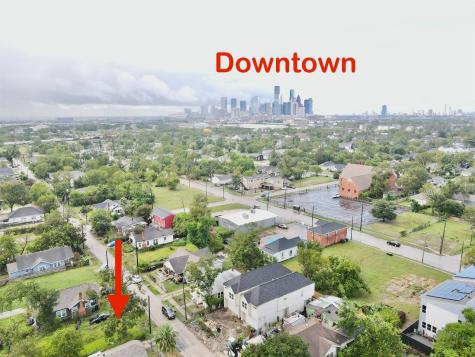 2210 B Brackenridge Street Houston TX 77026