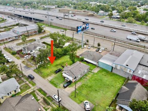 2210 B Brackenridge Street Houston TX 77026