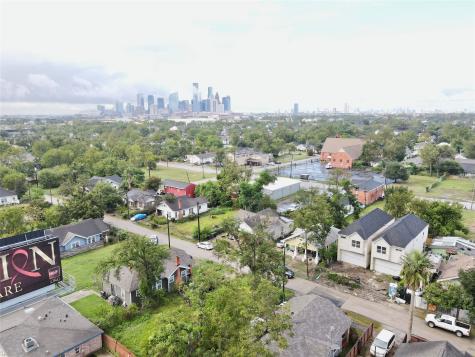2210 B Brackenridge Street Houston TX 77026