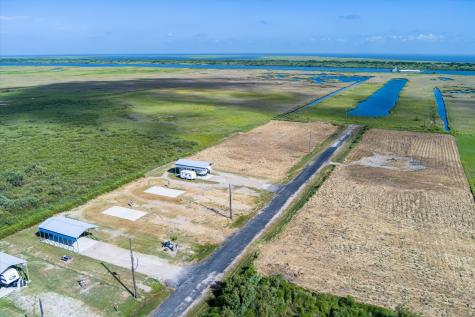 1065 Canal Gilchrist TX 77617