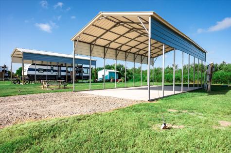 1065 Canal Gilchrist TX 77617