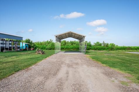 1065 Canal Gilchrist TX 77617