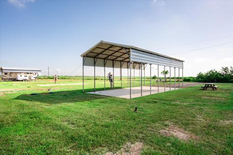 1065 Canal Gilchrist TX 77617