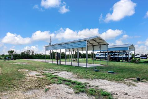 1065 Canal Gilchrist TX 77617