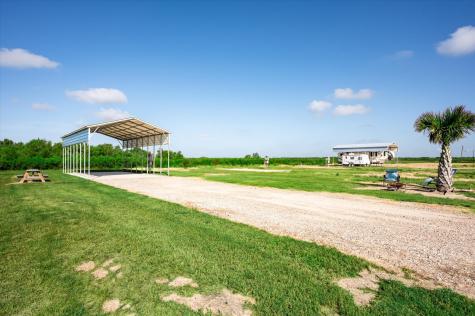 1065 Canal Gilchrist TX 77617