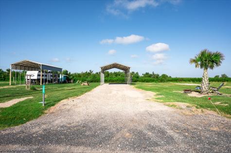 1065 Canal Gilchrist TX 77617