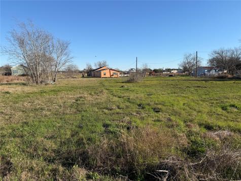 1508 Perryman Avenue Palacios TX 77465