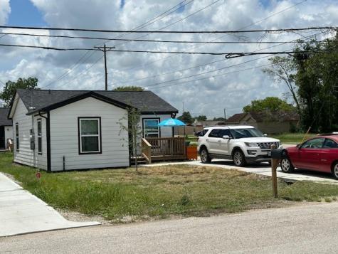 326 N Erskine Street Angleton TX 77515