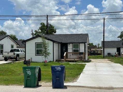 326 N Erskine Street Angleton TX 77515