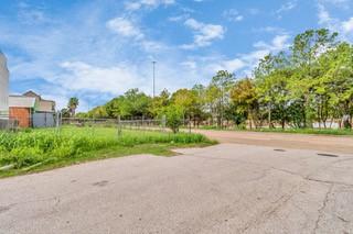 2712 Street Emanuel Street Houston TX 77004