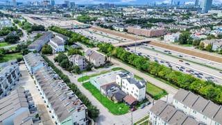2712 Street Emanuel Street Houston TX 77004