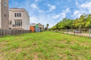 2712 Street Emanuel Street Houston TX 77004