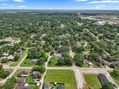 Avenue I S Matthew Corner S Bay City TX 77414