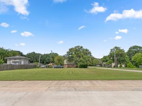 Avenue I S Matthew Corner S Bay City TX 77414