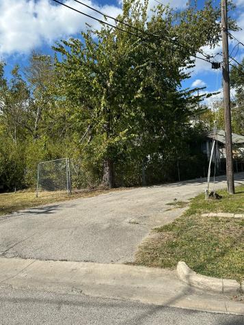 21 Taylor Court Houston TX 77020