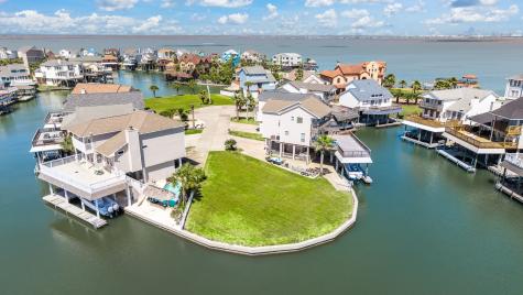 547 Sunset Circle Tiki Island TX 77554